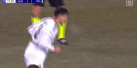 bob半岛体育官方入口-法兰克福2-3遭卡拉巴赫读秒绝杀被提前淘汰，卡米洛-杜兰梅开二度